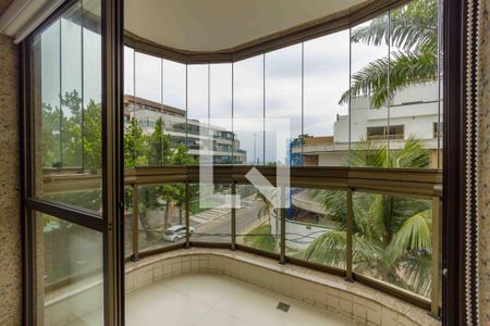 Apartamento à venda com 115m², 3 quartos e 2 vagas Apartamento à venda com 115m², 3 quartos e 2 vagasVaranda da Suíte