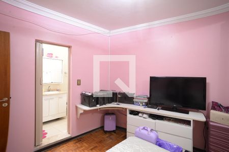 Casa à venda com 213m², 3 quartos e 2 vagasSuíte 2