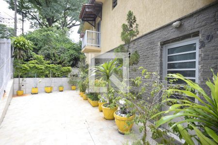 Casa à venda com 213m², 3 quartos e 2 vagasQuintal