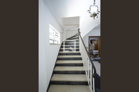 Casa à venda com 213m², 3 quartos e 2 vagasEscada