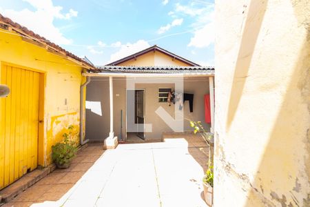Casa à venda com 230m², 3 quartos e 2 vagas Casa à venda com 230m², 3 quartos e 2 vagasCasa 2