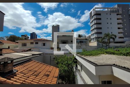 Casa à venda com 196m², 3 quartos e 4 vagas Casa à venda com 196m², 3 quartos e 4 vagasVista