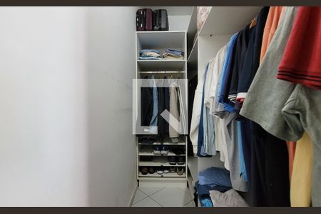 Casa à venda com 196m², 3 quartos e 4 vagas Casa à venda com 196m², 3 quartos e 4 vagasCloset