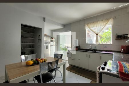 Casa à venda com 196m², 3 quartos e 4 vagas Casa à venda com 196m², 3 quartos e 4 vagasCozinha