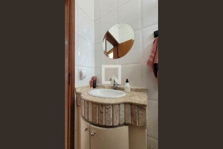 Casa à venda com 196m², 3 quartos e 4 vagas Casa à venda com 196m², 3 quartos e 4 vagasBanheiro