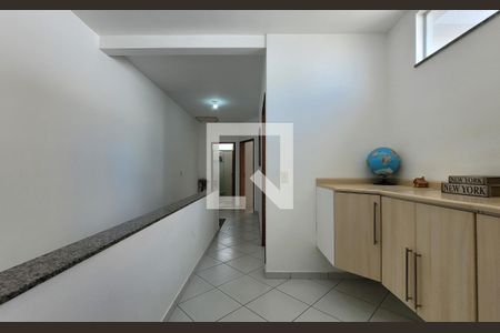 Casa à venda com 196m², 3 quartos e 4 vagas Casa à venda com 196m², 3 quartos e 4 vagasCorredor