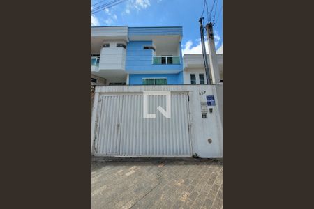 Casa à venda com 196m², 3 quartos e 4 vagas Casa à venda com 196m², 3 quartos e 4 vagasFachada