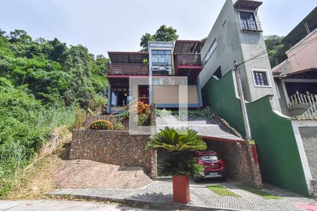 Casa à venda com 167m², 2 quartos e 1 vagaFachada