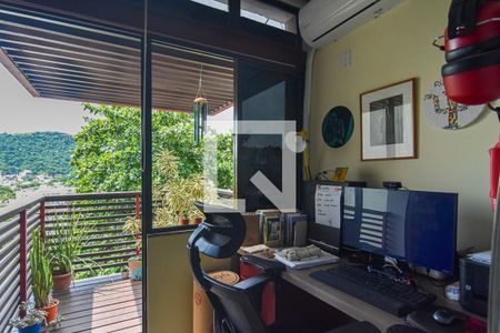 Casa à venda com 167m², 2 quartos e 1 vagaEscritório