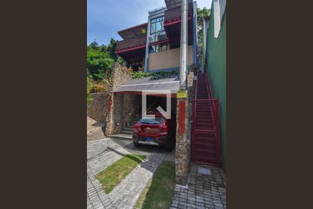 Casa à venda com 167m², 2 quartos e 1 vagaFachada