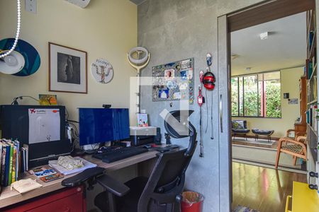 Casa à venda com 167m², 2 quartos e 1 vagaEscritório
