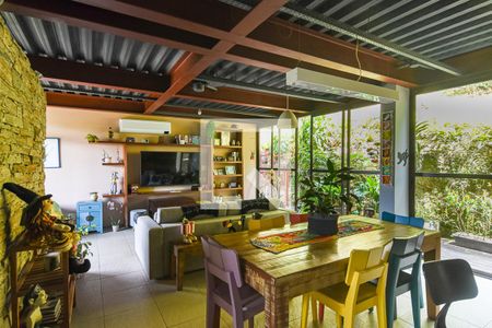 Sala de casa à venda com 2 quartos, 167m² em São Francisco, Niterói