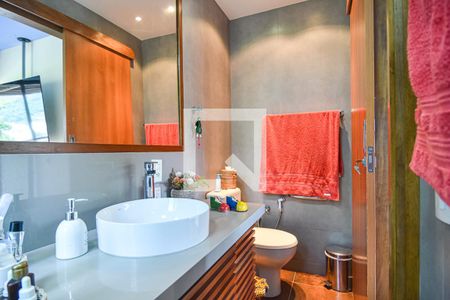 Casa à venda com 167m², 2 quartos e 1 vagaBanheiro do Quarto 1