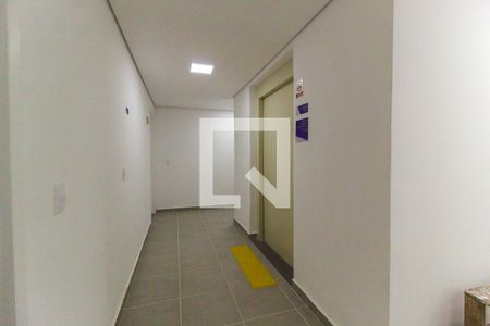 Apartamento à venda com 33m², 2 quartos e sem vaga Apartamento à venda com 33m², 2 quartos e sem vagaHall