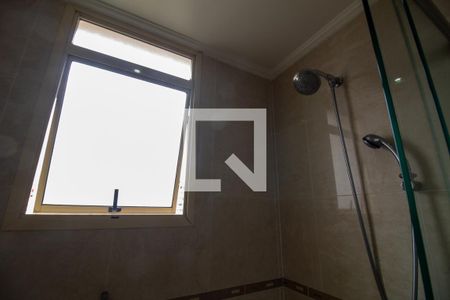 Apartamento à venda com 231m², 4 quartos e 5 vagasBanheiro da Suíte 2