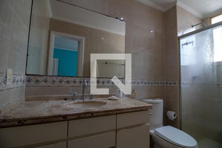 Apartamento à venda com 231m², 4 quartos e 5 vagasBanheiro da Suíte 1