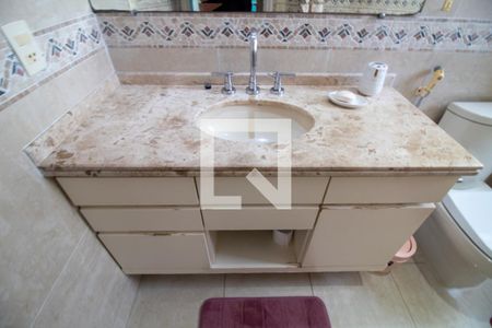 Apartamento à venda com 231m², 4 quartos e 5 vagasBanheiro da Suíte 1