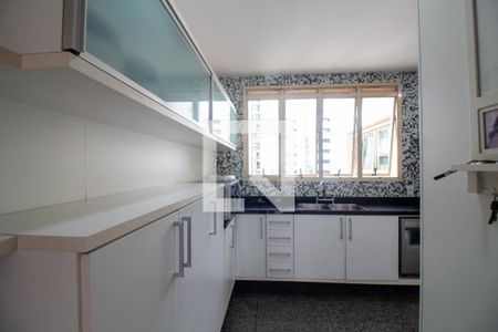 Apartamento à venda com 231m², 4 quartos e 5 vagasCozinha