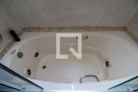 Apartamento à venda com 231m², 4 quartos e 5 vagasBanheiro da Suíte 2