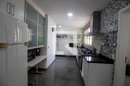 Apartamento à venda com 231m², 4 quartos e 5 vagasCozinha