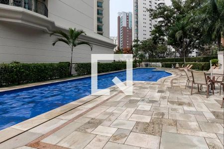 Apartamento à venda com 231m², 4 quartos e 5 vagasÁrea comum - Piscina