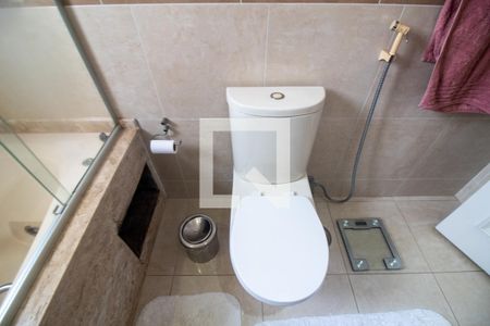 Apartamento à venda com 231m², 4 quartos e 5 vagasBanheiro da Suíte 2