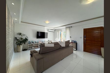 Casa de condomínio à venda com 280m², 4 quartos e 1 vagaSala