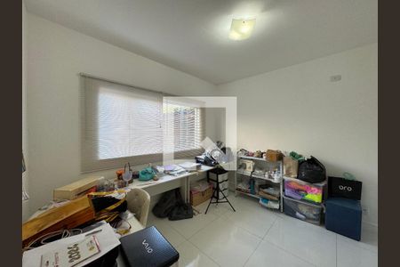 Casa de condomínio à venda com 280m², 4 quartos e 1 vagaSuíte 2