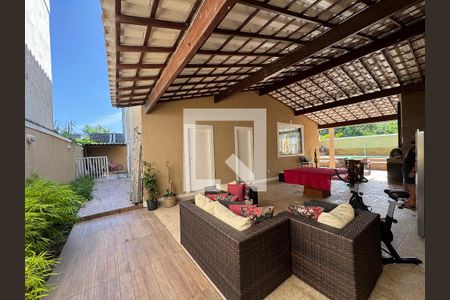 Casa de condomínio à venda com 280m², 4 quartos e 1 vagaÁrea externa