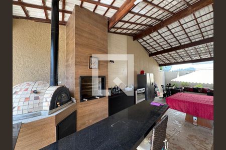 Casa de condomínio à venda com 280m², 4 quartos e 1 vagaÁrea externa