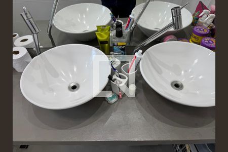 Casa de condomínio à venda com 280m², 4 quartos e 1 vagaSuíte 1 - Banheiro