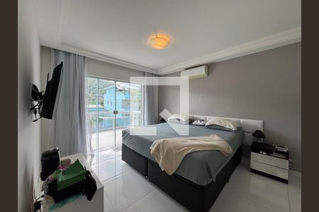 Casa de condomínio à venda com 280m², 4 quartos e 1 vagaSuíte 1