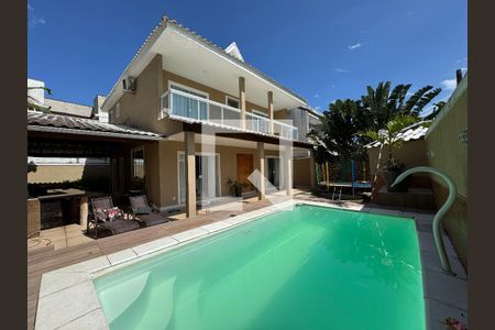 Casa de condomínio à venda com 280m², 4 quartos e 1 vagaÁrea externa