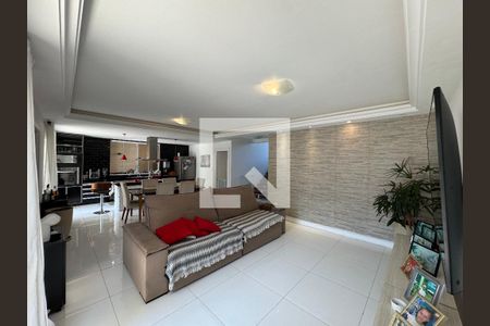 Casa de condomínio à venda com 280m², 4 quartos e 1 vagaSala