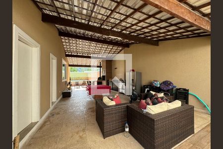 Casa de condomínio à venda com 280m², 4 quartos e 1 vagaÁrea externa