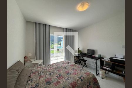 Casa de condomínio à venda com 280m², 4 quartos e 1 vagaQuarto 1