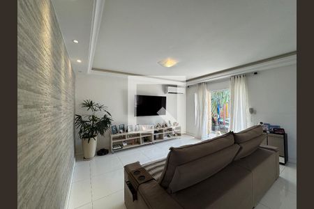 Casa de condomínio à venda com 280m², 4 quartos e 1 vagaSala