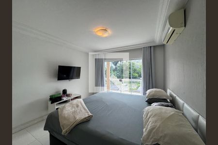 Casa de condomínio à venda com 280m², 4 quartos e 1 vagaSuíte 1