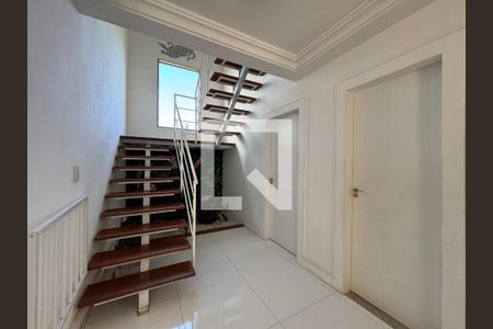Casa de condomínio à venda com 280m², 4 quartos e 1 vagaSala