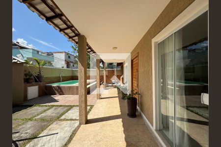 Casa de condomínio à venda com 280m², 4 quartos e 1 vagaÁrea externa