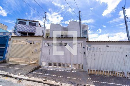 Casa à venda com 169m², 3 quartos e 3 vagas Casa à venda com 169m², 3 quartos e 3 vagasFachada