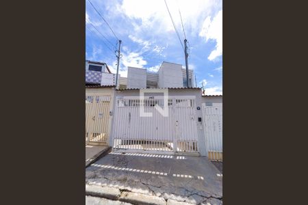 Casa à venda com 169m², 3 quartos e 3 vagas Casa à venda com 169m², 3 quartos e 3 vagasFachada