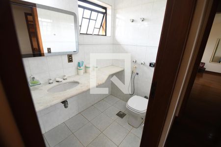Casa de condomínio à venda com 400m², 5 quartos e 4 vagasBanheiro 3