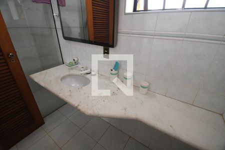 Casa de condomínio à venda com 400m², 5 quartos e 4 vagasBanheiro 3