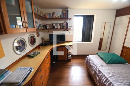 Casa de condomínio à venda com 400m², 5 quartos e 4 vagasQuarto 1