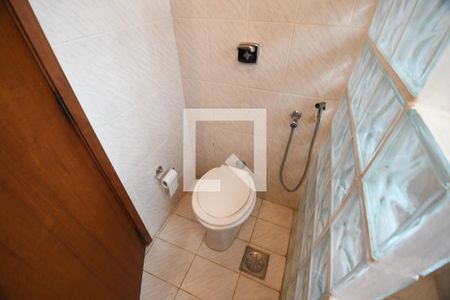 Casa de condomínio à venda com 400m², 5 quartos e 4 vagasBanheiro de serviço