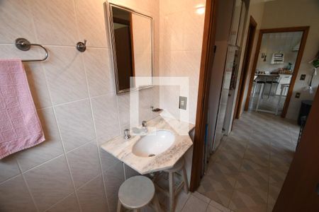 Casa de condomínio à venda com 400m², 5 quartos e 4 vagasBanheiro de serviço