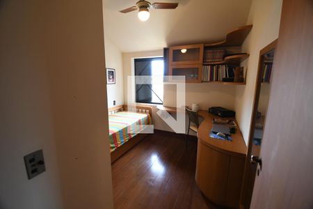 Casa de condomínio à venda com 400m², 5 quartos e 4 vagasQuarto 2