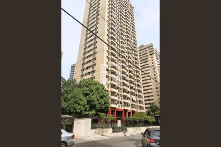 Apartamento para alugar com 75m², 2 quartos e 1 vaga Apartamento para alugar com 75m², 2 quartos e 1 vagaFachada