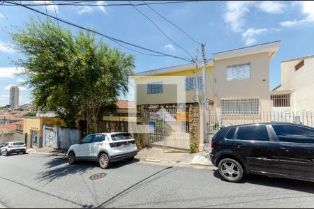 Casa à venda com 200m², 5 quartos e 2 vagas Casa à venda com 200m², 5 quartos e 2 vagasFachada